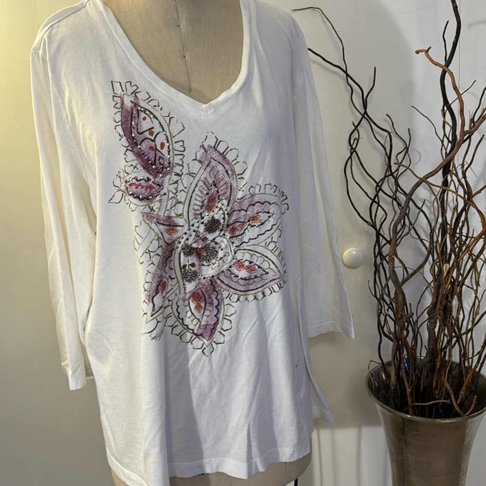 Tommy Hilfiger 3/4 sleeve v-neck T-shirt, paisley and rhinestone detail